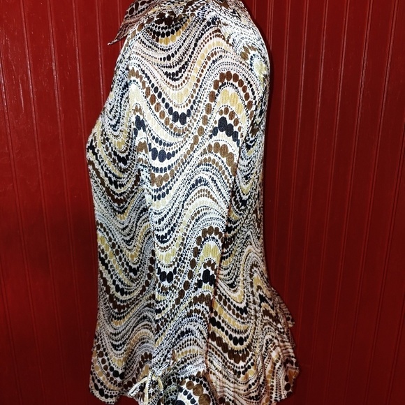 Essentials by Milano Micro Pleat Button Top S - Picture 2 of 7